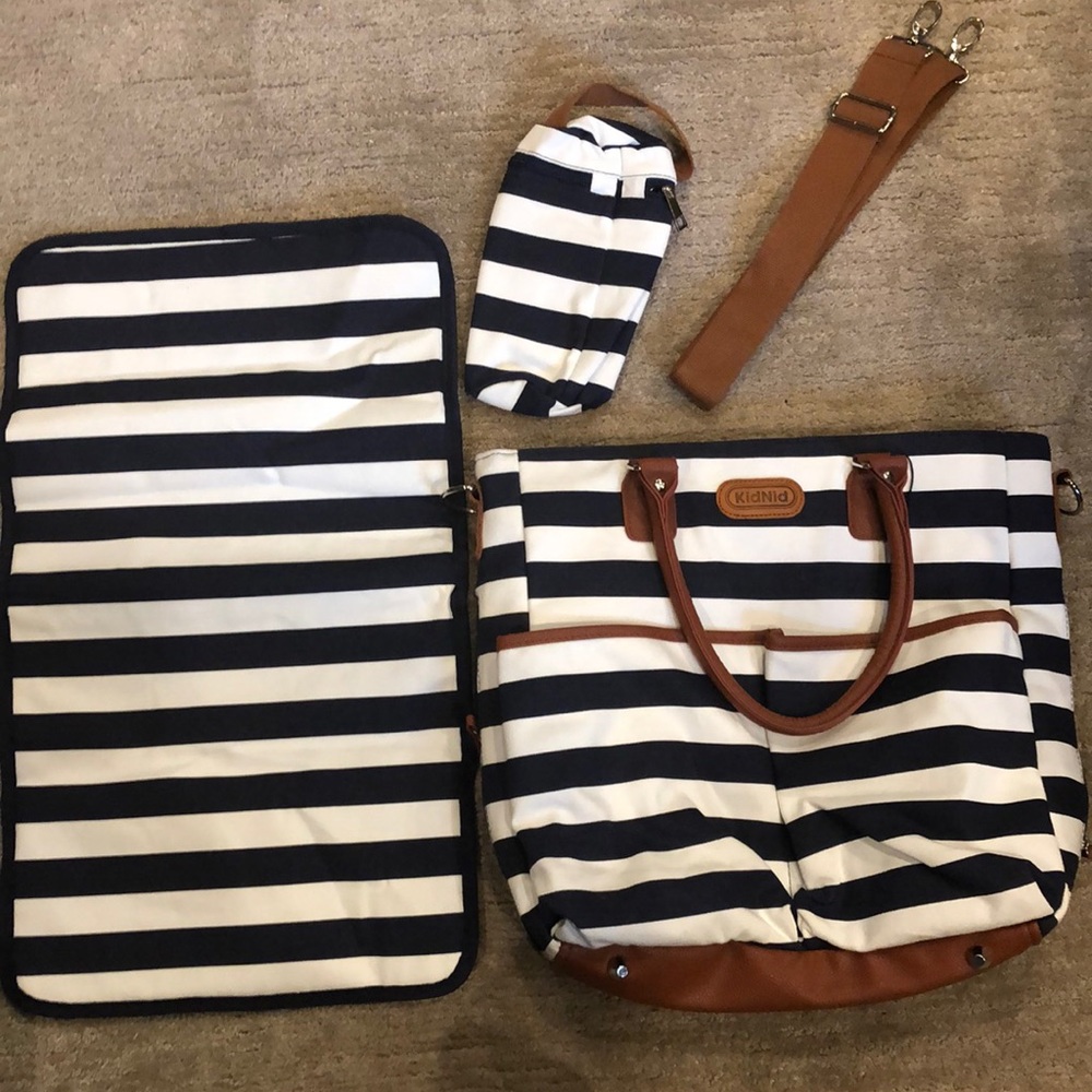 Kidnid baby bag.   Navy and white.   15” wide by 17” deep.    Never used.